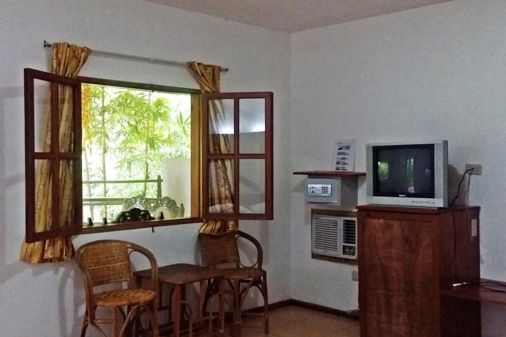 Bamboo Bungalows Resthouse Balabag  Zimmer foto